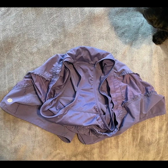 Lululemon shorts size 8 - Picture 6 of 6